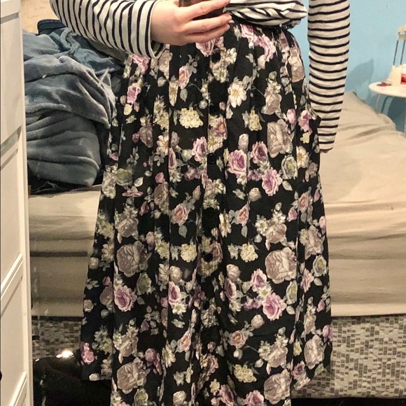 3/$50 Floral button-front midi maxi skirt by Yumi - Picture 5 of 5
